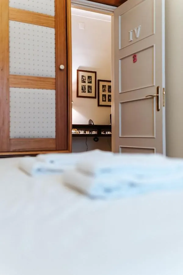 Double Bed Av Da Republic Room Lisbon Portugal